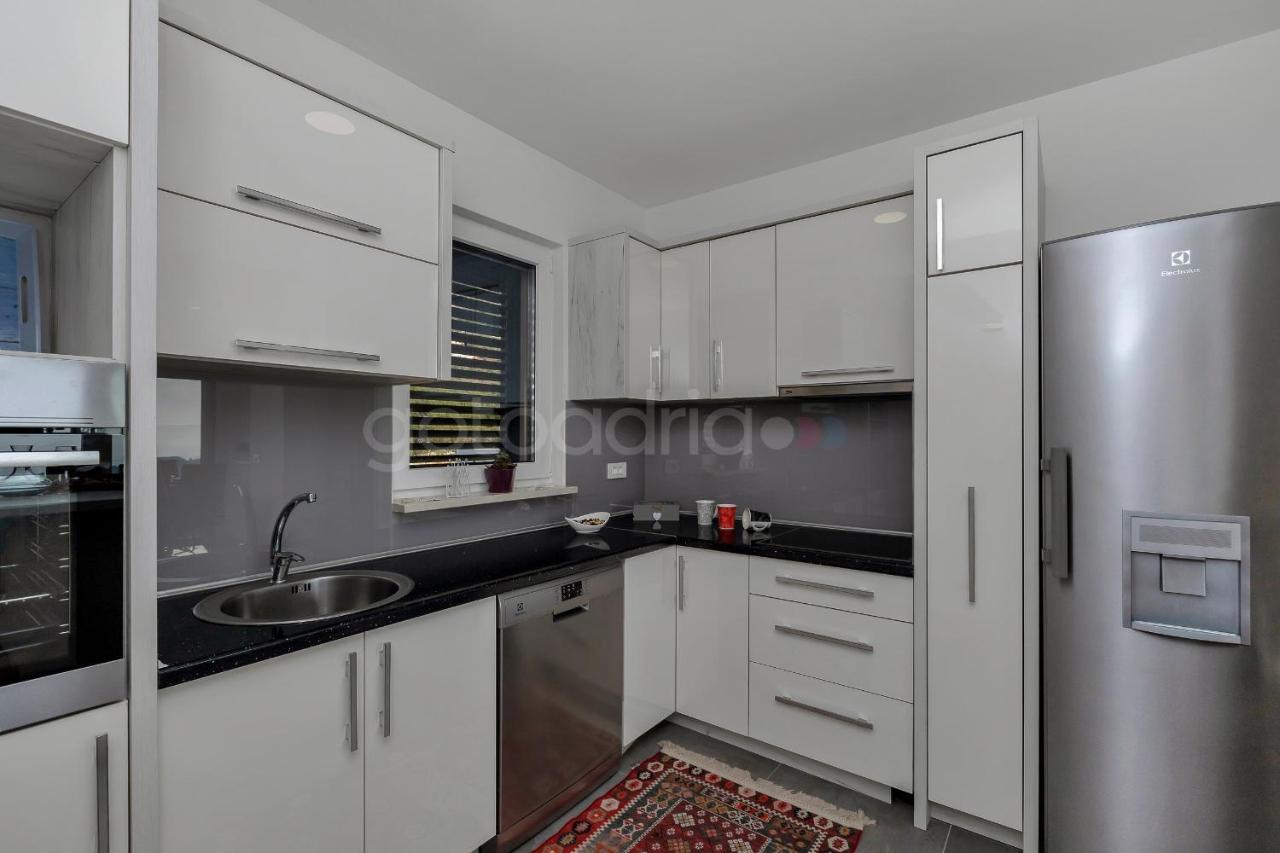 Luxury Apartment Poseidon - Free Beach Parking Makarska Exterior photo