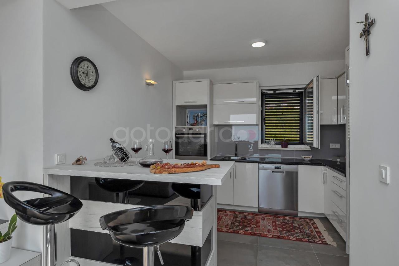 Luxury Apartment Poseidon - Free Beach Parking Makarska Exterior photo
